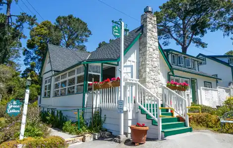 Exterior of Carmel Green Lantern Inn’s beach rentals in Carmel-by-the-Sea, CA